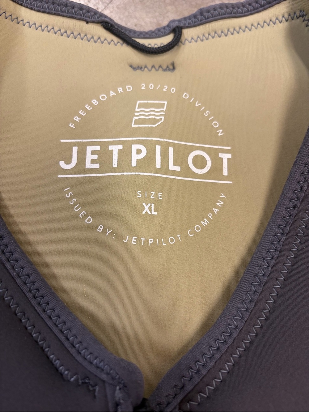 Jetpilot Men's Comp Vest, Neoprene Reversible Charcoal and Khaki - Picture 2 of 4